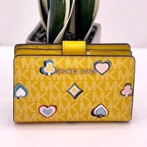 Michael Kors Jet Set Medium Printed Signature
Logo Wallet